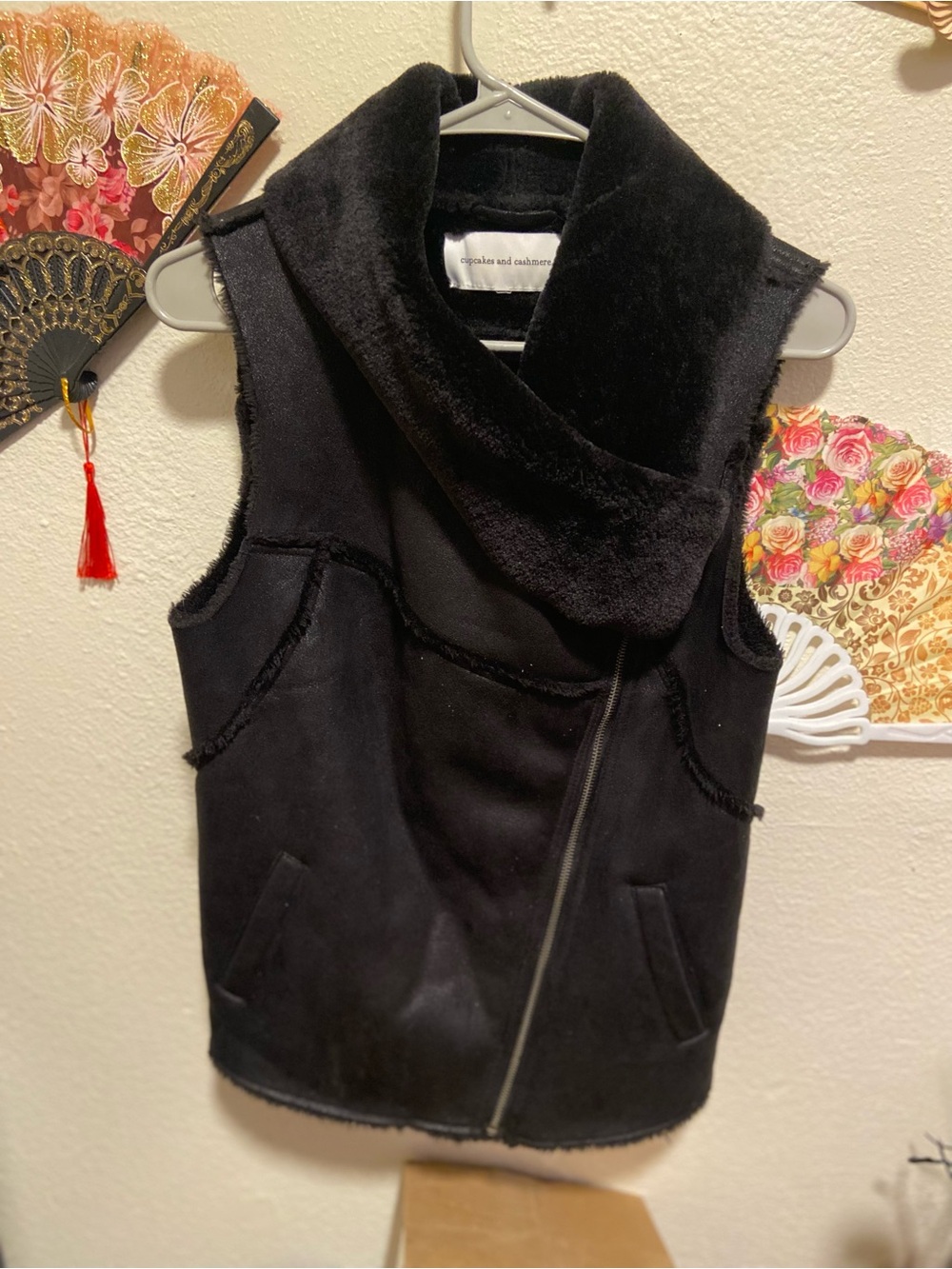 cupcakes and cashmere Black Faux-Fur Collar Vest Like New